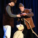 aktorzy grający pastuszków - widok na scenę